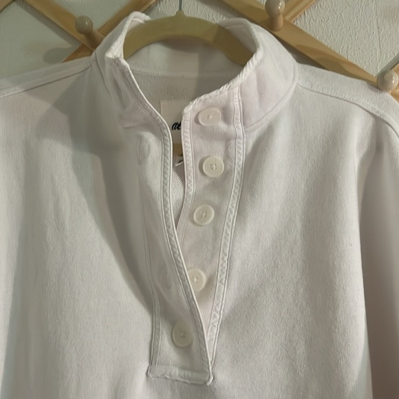 Aerie quarter button top size small white - Picture 2 of 10